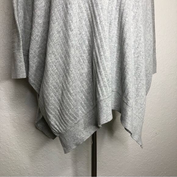 Cabi Watson light gray ribbed dolman sleeve knit sweater size Medium #5451 - Picture 6 of 14